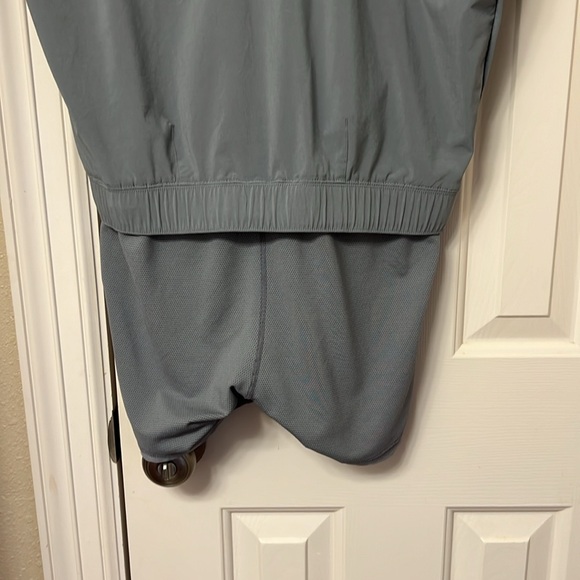 Athleta gray skort with two zippered pockets. - Picture 6 of 6